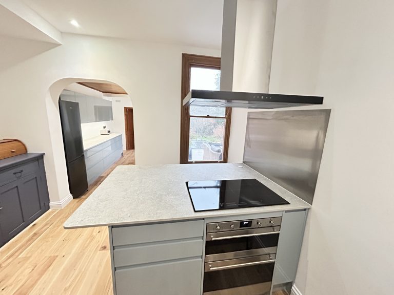 Kitchen renovation project in Caversham Reading including new kitchen installation, engineered wood flooring and decorating by Da Vinci Builders