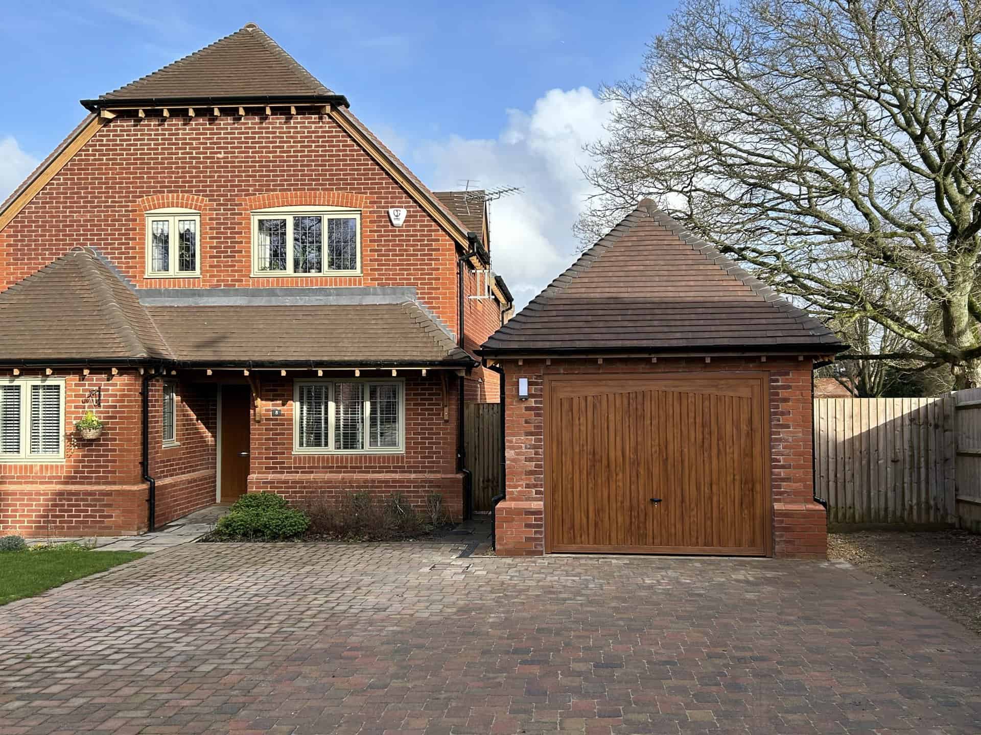 Detached brick garage construction project completed in Pangbourne, Reading by Da Vinci Builders